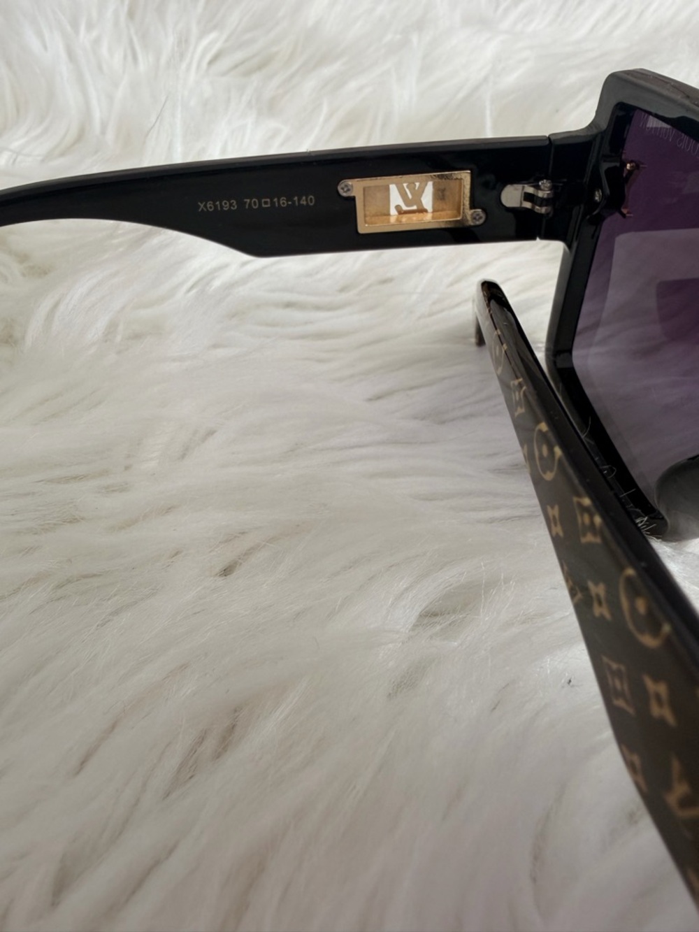 Sunglasses - Picture 5 of 6